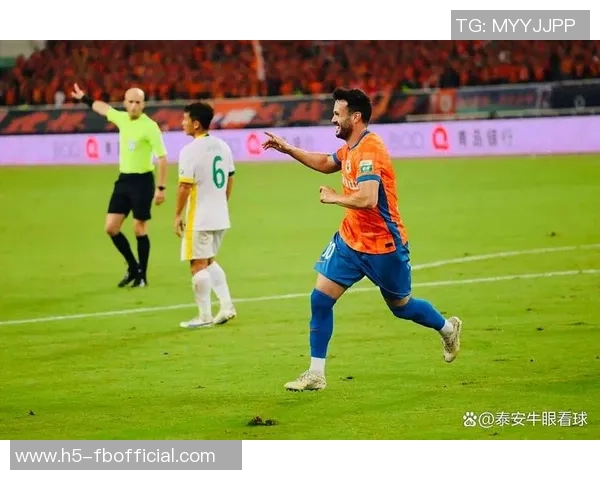 瓦科双响再创佳绩赛季27球追平法比奥展现超强实力 瓦科双响再创佳绩赛季27球追平法比奥展现超强实力